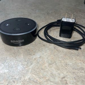Amazon Echo Dot Smart Speaker - BLACK  (RS03QR) WITH POWER CORD. GREAT CONDITION
